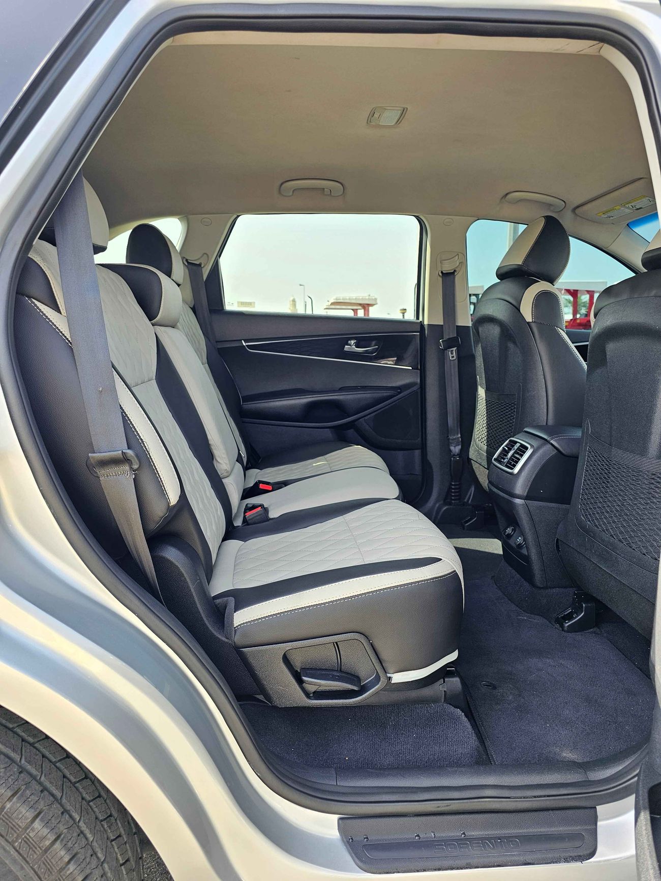 كيا سورينتو LX / 7 SEATS V6 / ELECTRIC / LEATHER SEATS / DVD / BLIND SPOT / 613 MONTHLY/ LOT#69917