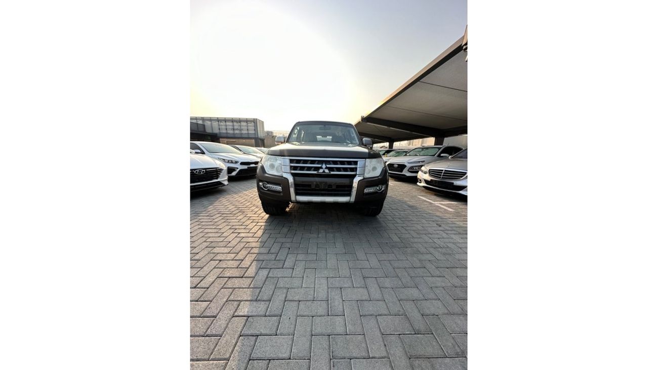Mitsubishi Pajero GLS Highline خليجي خاليه من الحوادث