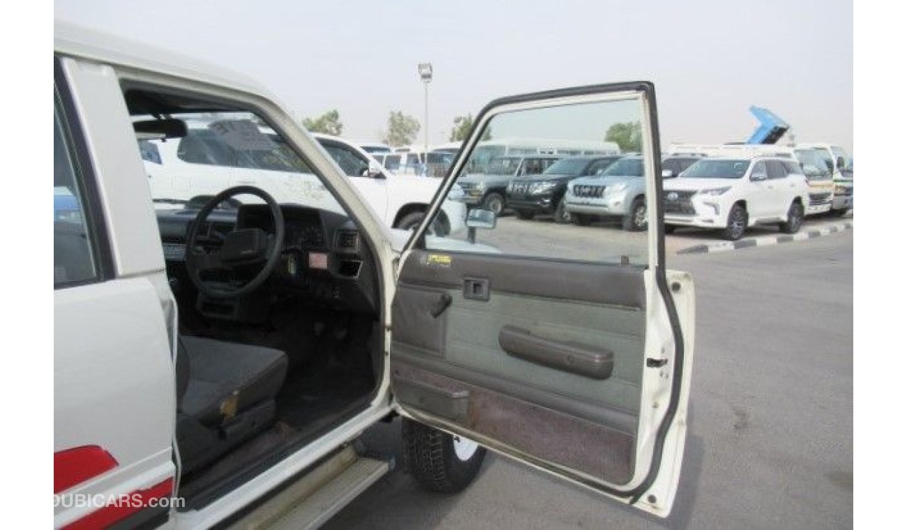 تويوتا هيلوكس Toyota Hilux pick Up Right Hand Drive (Stock PM 828)