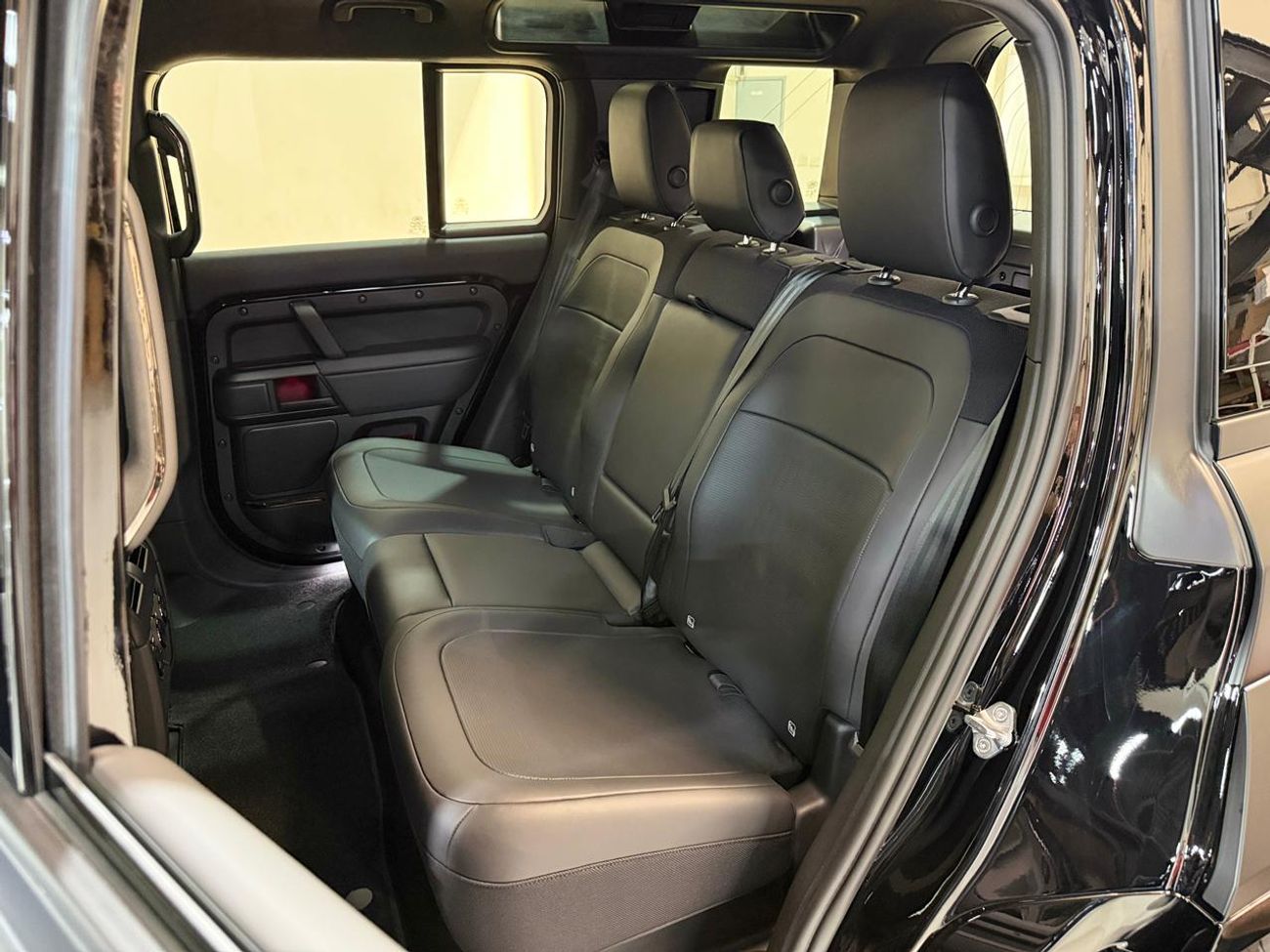 لاند روفر ديفندر 110 P635 OCTA V8 2026