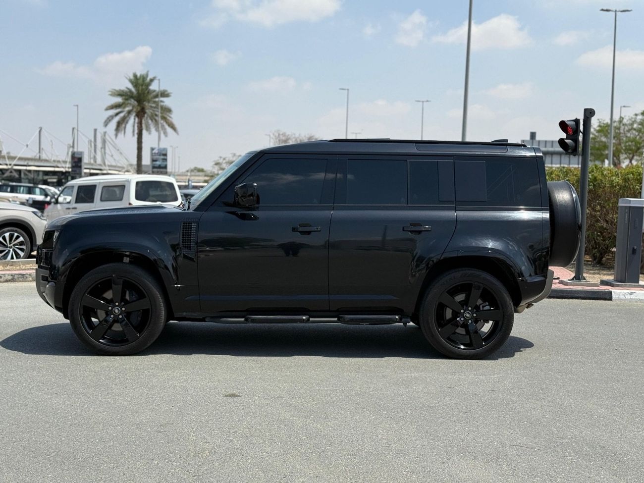 لاند روفر ديفندر P400 90 HSE 3.0L (5 Seater)