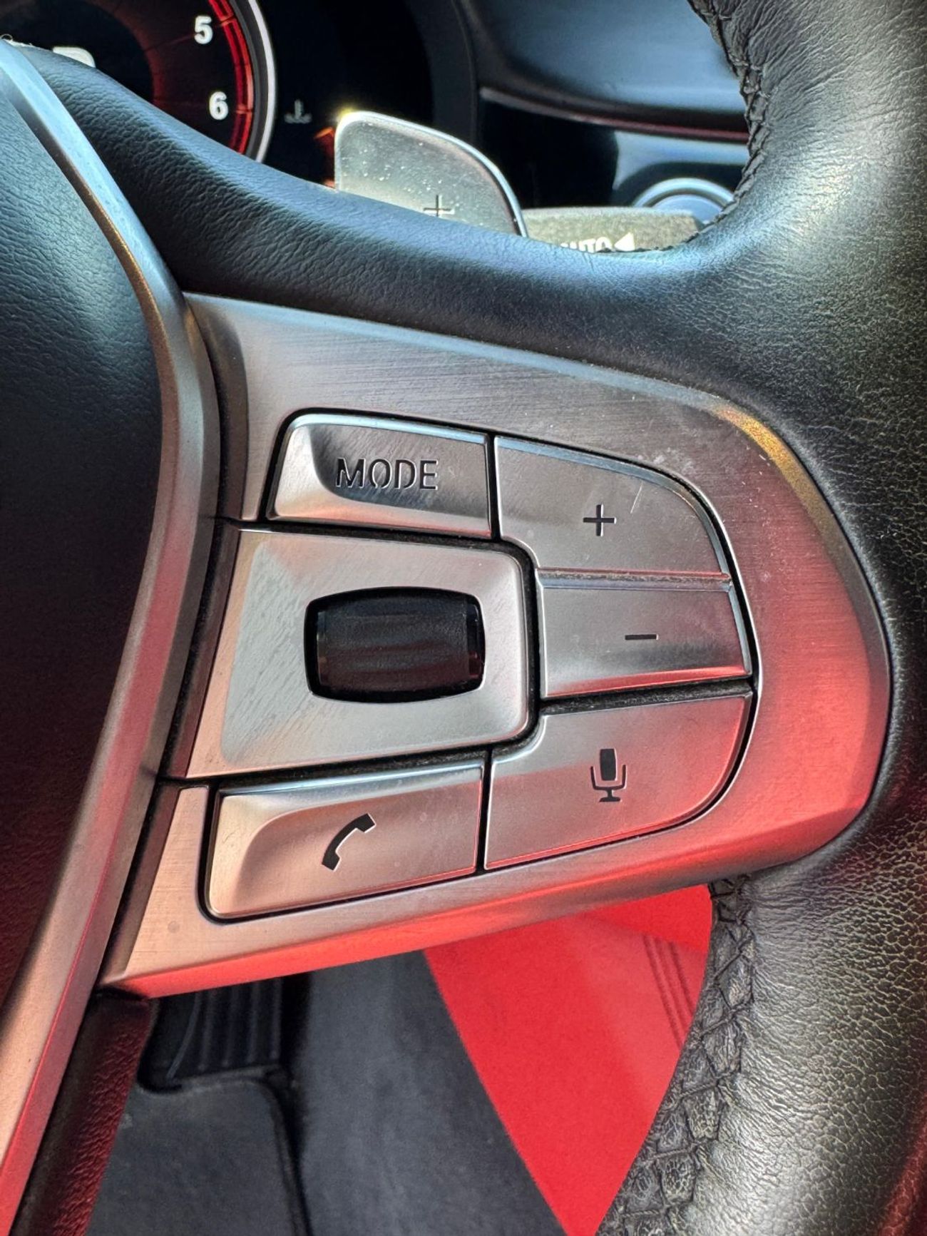 بي أم دبليو 750Li Luxury 4.4L (443 HP)