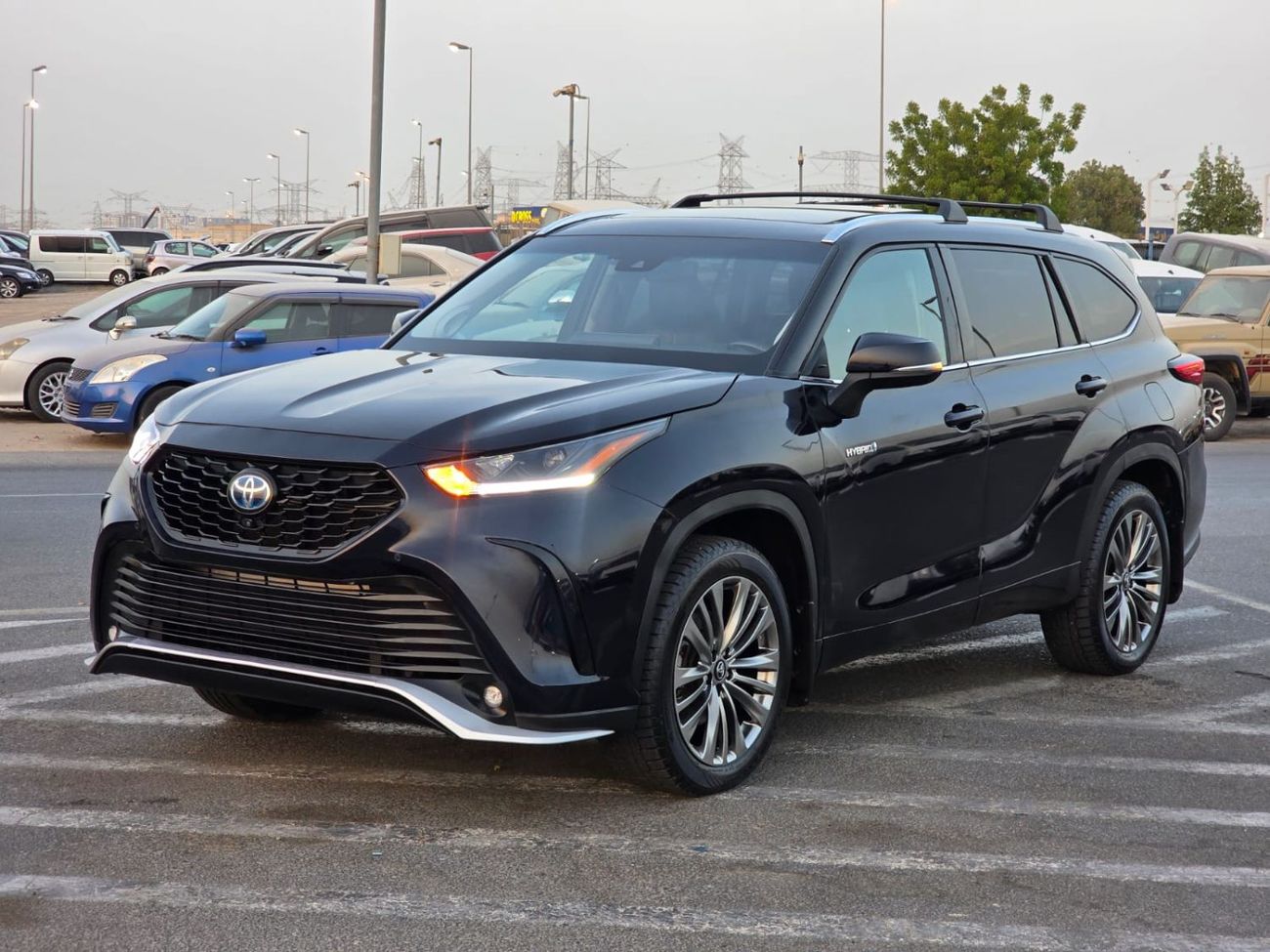 تويوتا هايلاندر 2.5L Hybrid Platinum