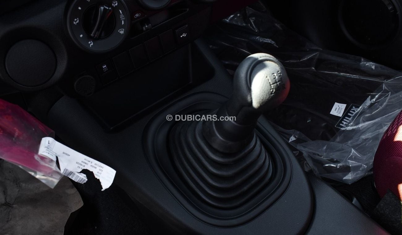 تويوتا هيلوكس 2.7L Petrol Single Cabin M/T 2WD