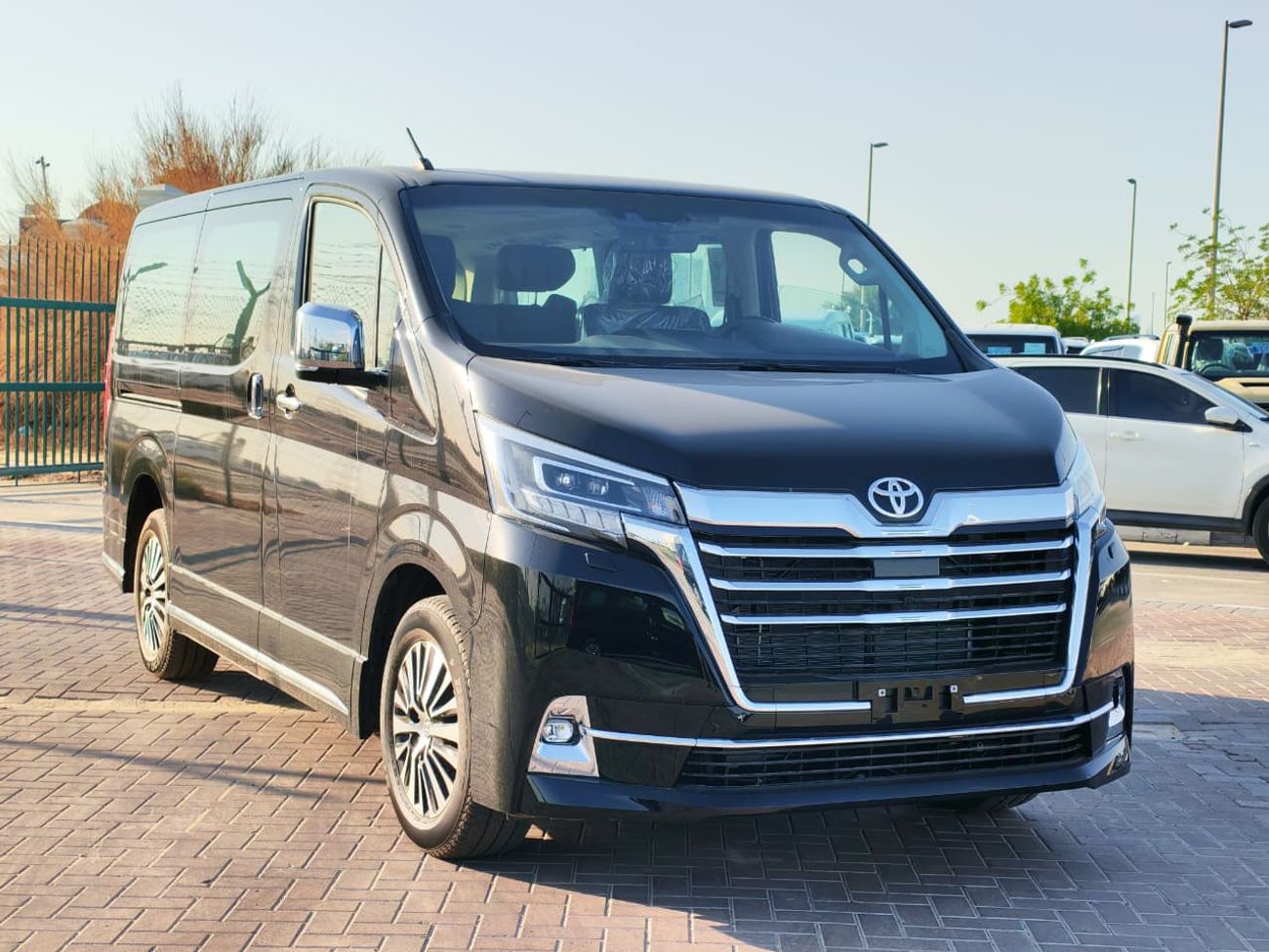 تويوتا جرافينا 2026 Toyota Granvia Premium (Full-Option with Radar) 6-Seater 3.5L V6 Petrol A/T RWD Export Only