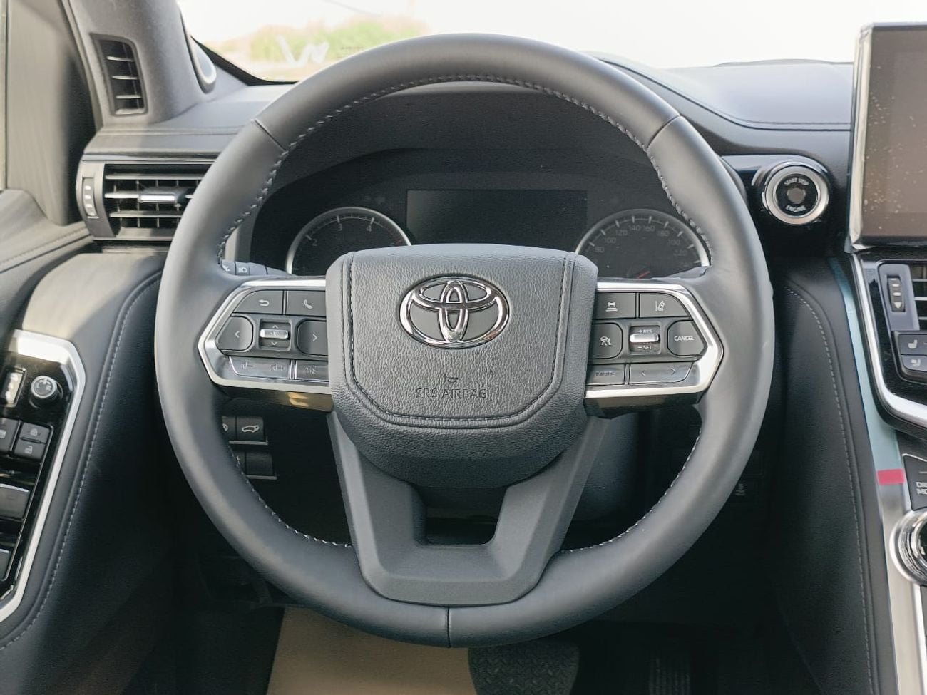 Toyota Land Cruiser VX || 3.3L DIESEL V6 || RADAR / REAR ENTERTAINMENT DVD / LEATER ,SUNROOF (CODE # VX)