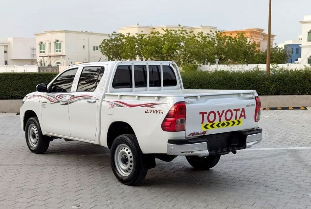 Toyota Hilux GL Toyota Hilux 2022MODEL 2.7 petrol 4 cylinder 4x4 Double cab Colour white interior Red Transmissio