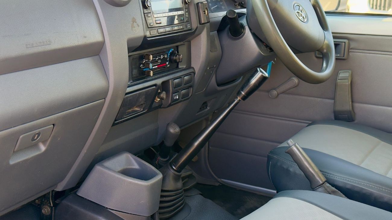 Toyota Land Cruiser Pick Up SINGLE CABIN | 4 X 4 | PREMIUM BULL BAR | RHD | 2010 | 4.5L DIESEL | RHD | AIR SNORKEL