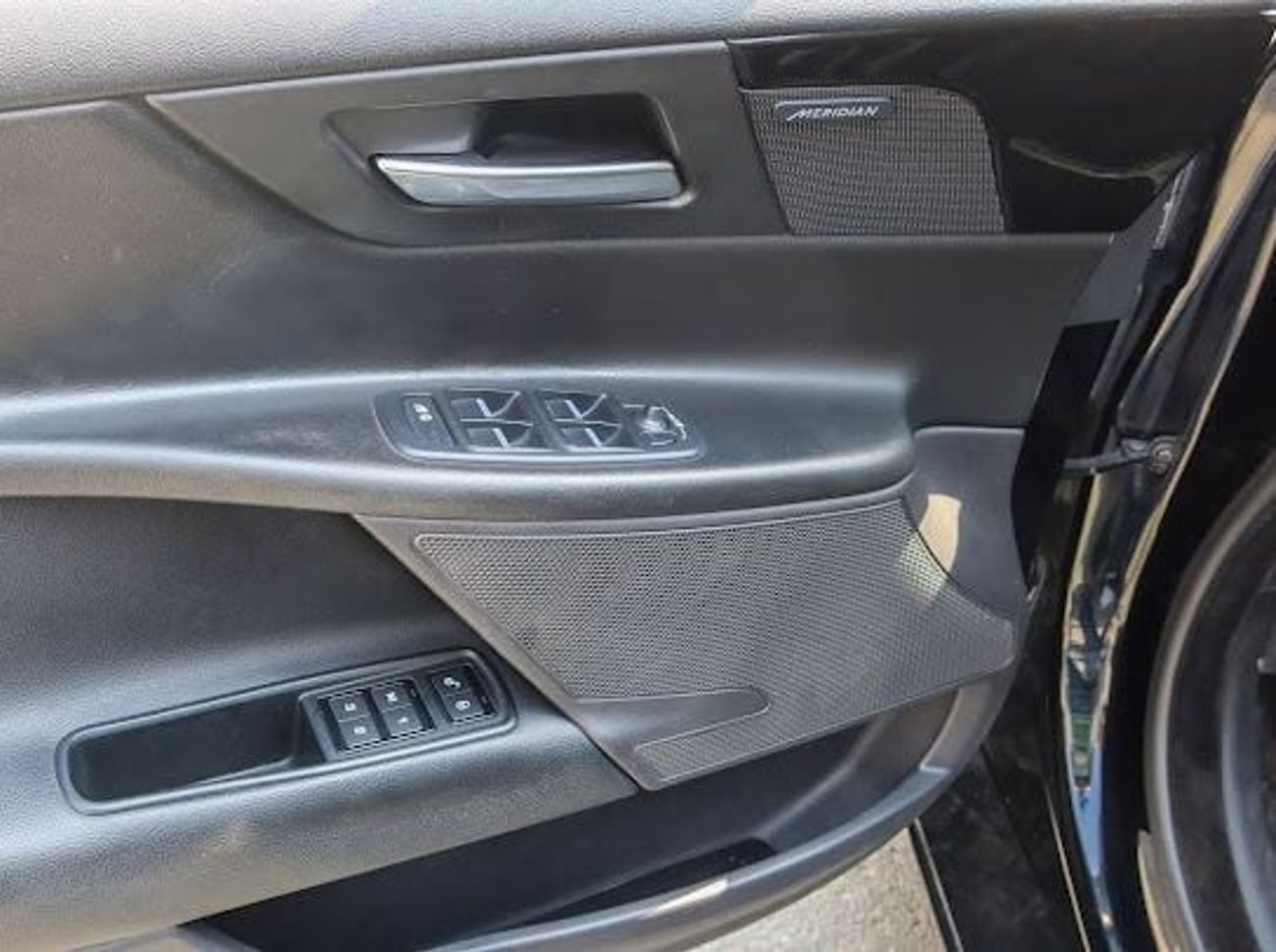 جاكوار XE R-Dynamic Black 2.0L (250 HP)