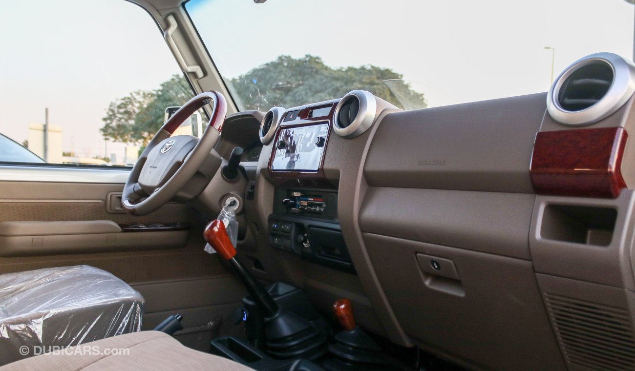 Toyota Land Cruiser Pick Up LX V6