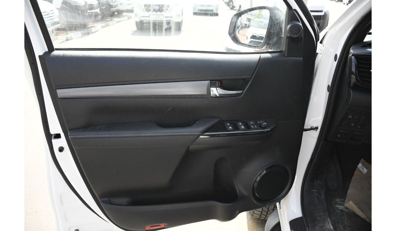 تويوتا هيلوكس GR Sport with Wireless Charger