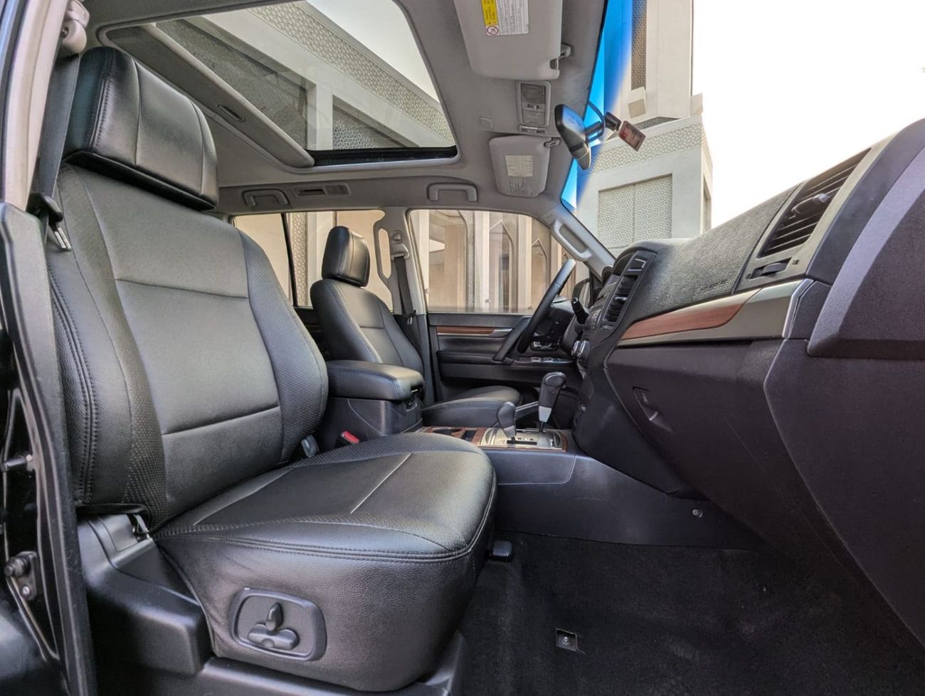 Mitsubishi Pajero Mitsubishi Pajero 2008 LHD black