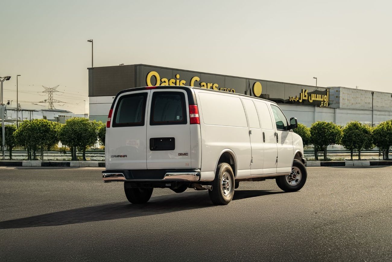 GMC Savana 3500 Cargo Extended Wheelbase 2023 GCC 6.6L V8 0Kms
