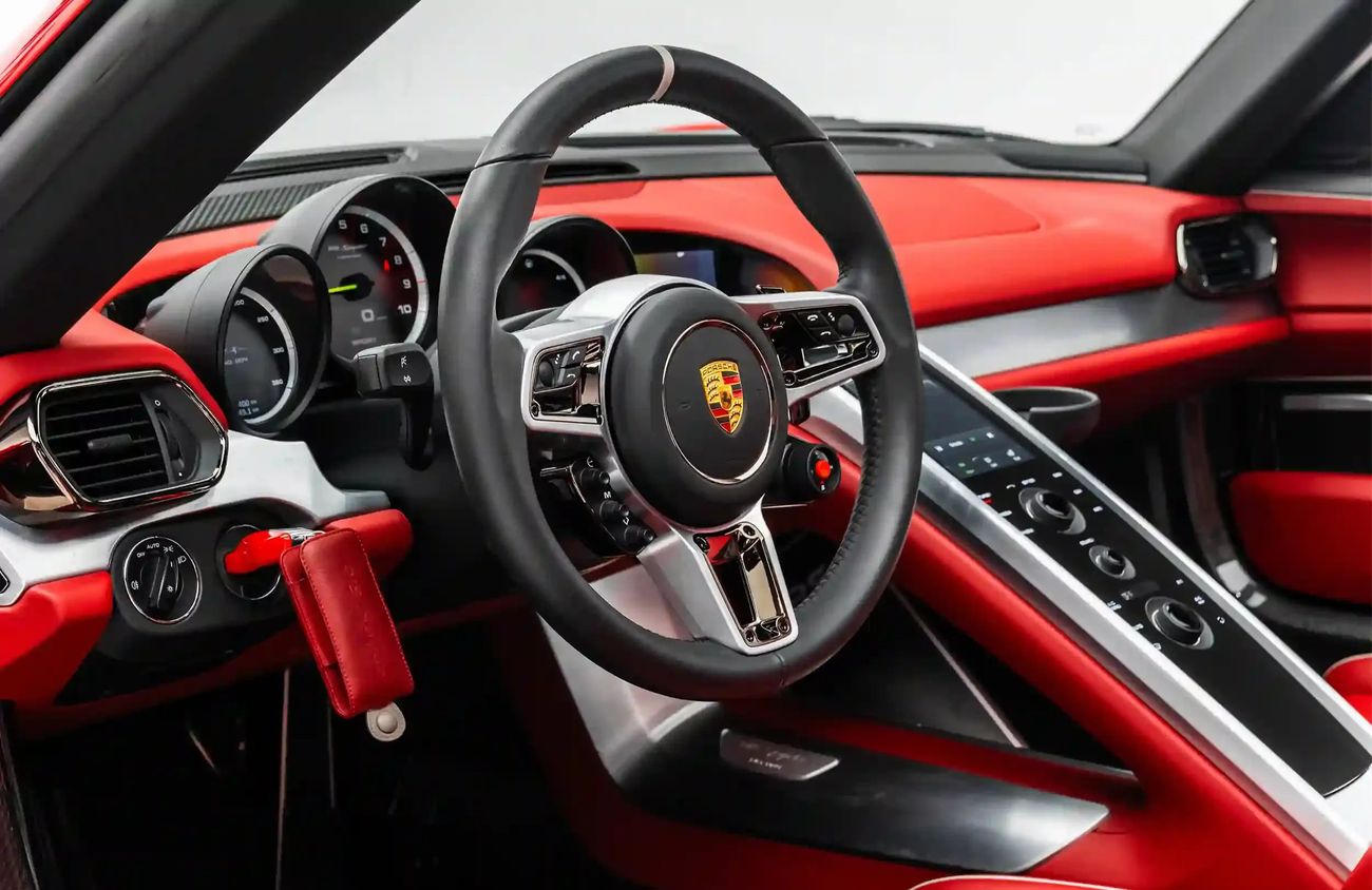 Porsche 918 Spyder 4.6L V8 N/A engine + emotor