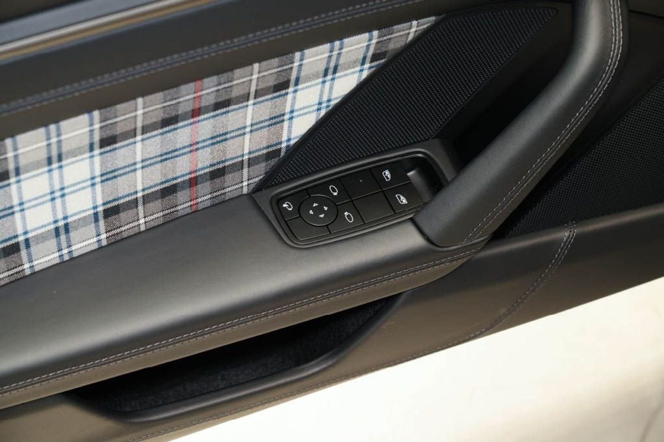 بورش 911 Turbo S 3.8L (640 HP) Coupe