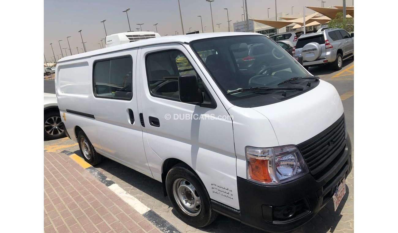 نيسان أورفان Nissan urvan 6 seater with freezer van,model:2009. Excellent condition