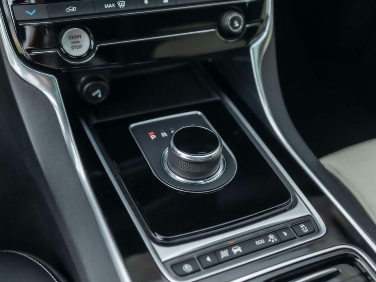 جاكوار XF R-Sport 2.0L Sedan