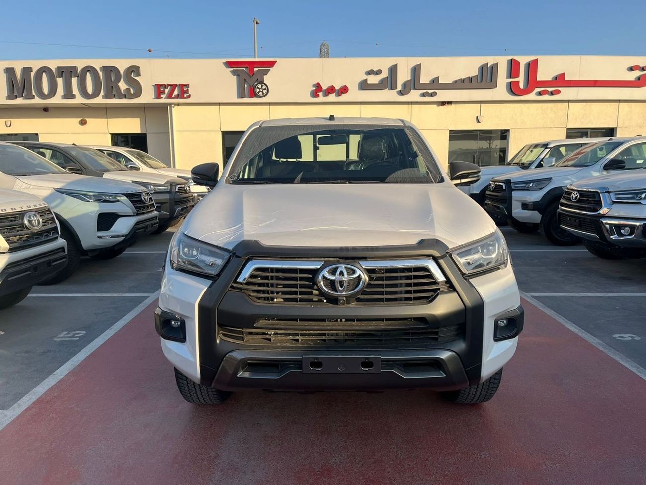 Toyota Hilux TOYOTA HILUX 4.0 ADVENTURE WHITE 2025 OMAN SPEC