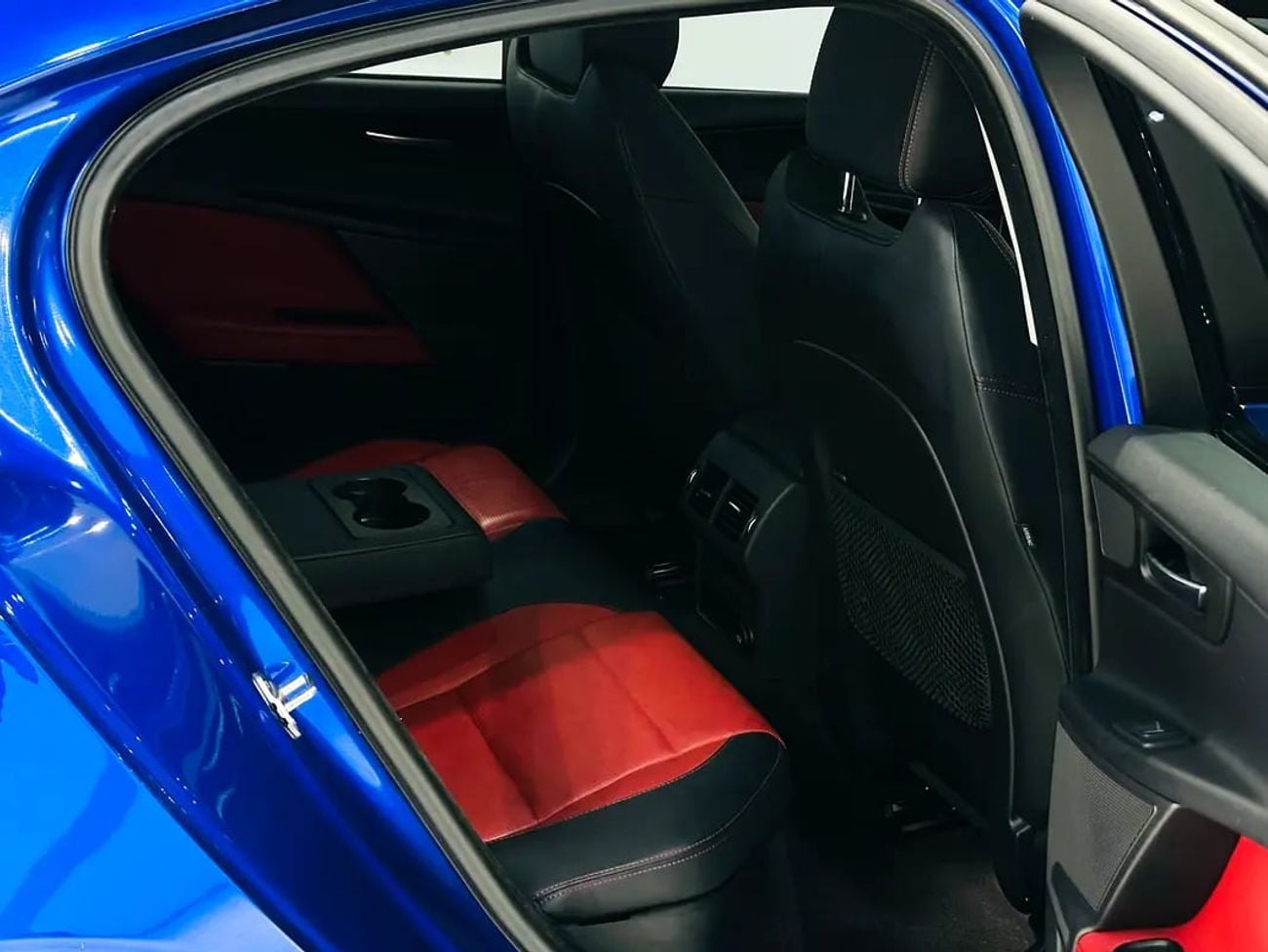 Jaguar XE R-SPORT