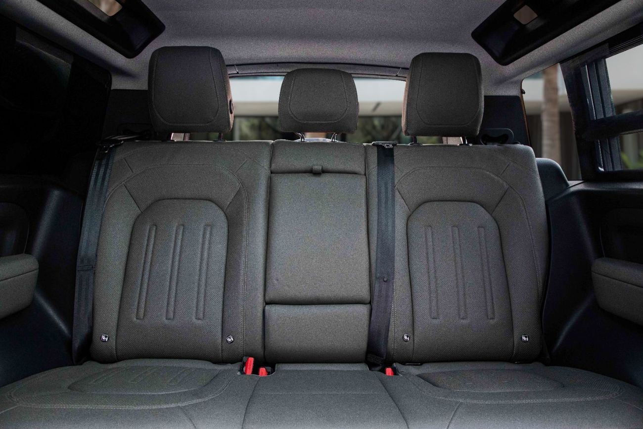 لاند روفر ديفندر 4,896 P.M  | 0% Downpayment | HSE P400 || IMMACULATE!