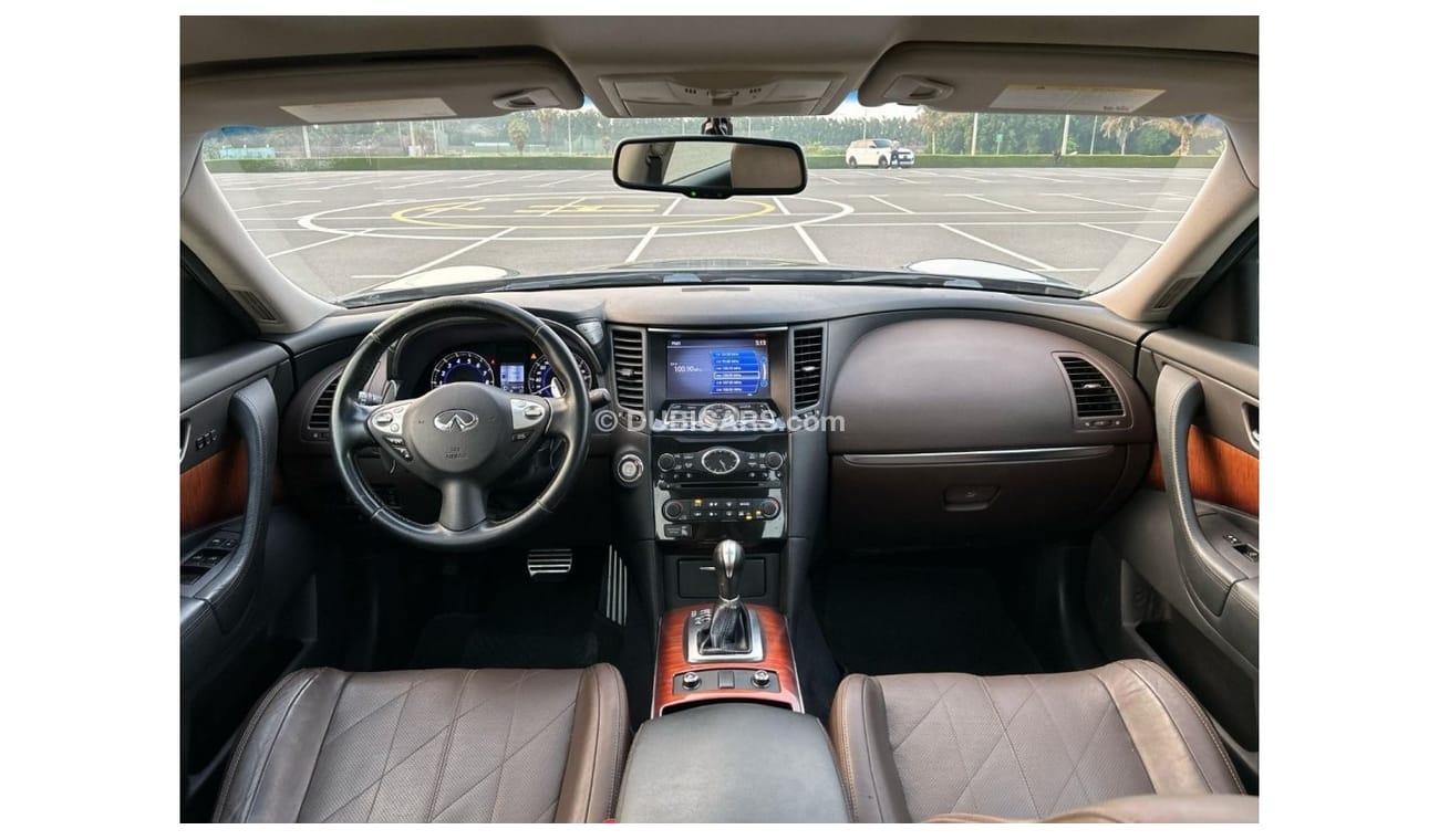 Infiniti QX70 Sport Luxury Infiniti QX-70 2016 GCC V6 3.7L//Perfect condition // Full option