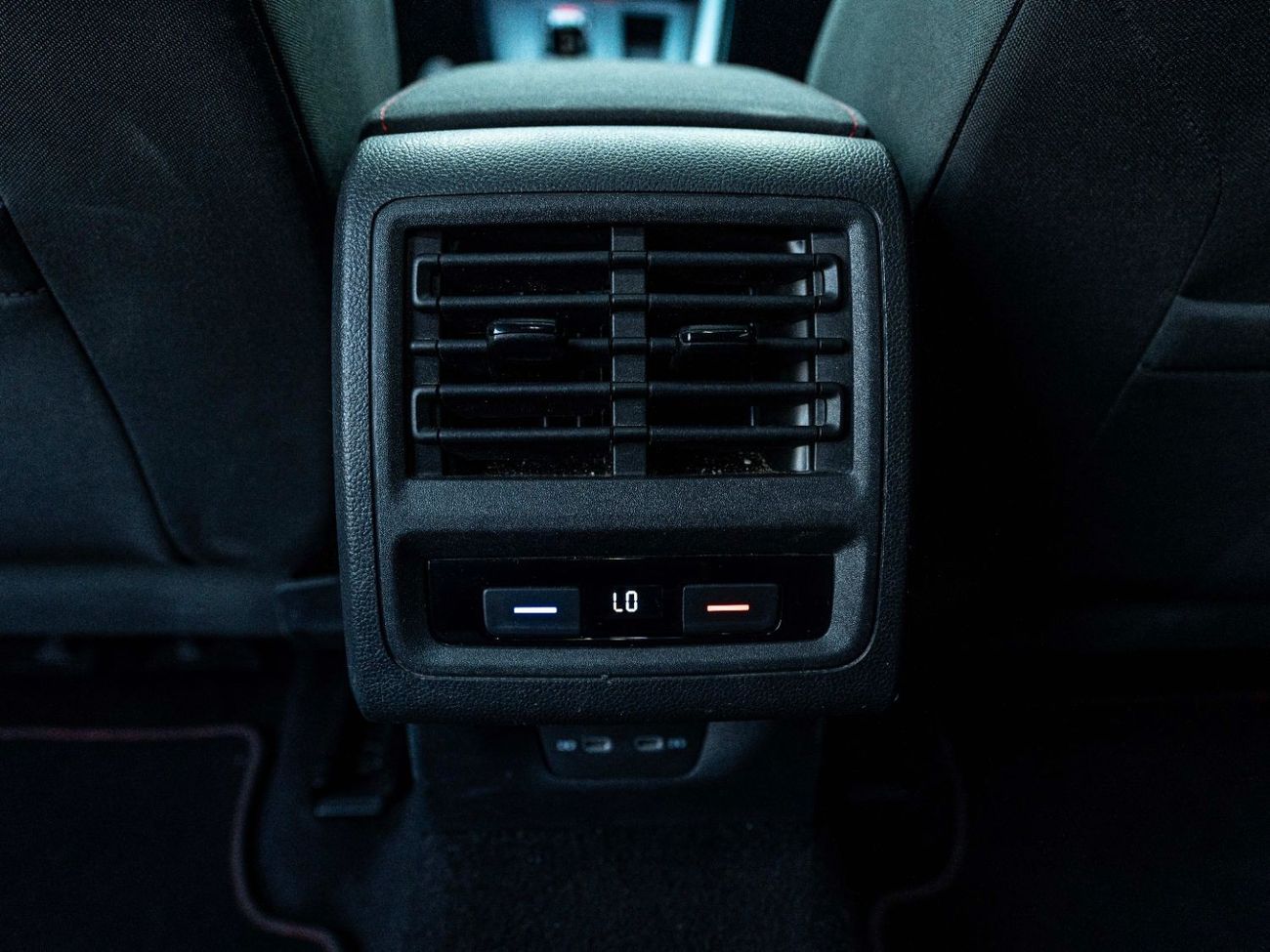 فولكس واجن جولف GTI AED 1,887 PM • GTI P1 MID • ONLY 59,000 KMS • OFFICIAL VOLKSWAGEN SERVICE HISTORY AND WARRANTY