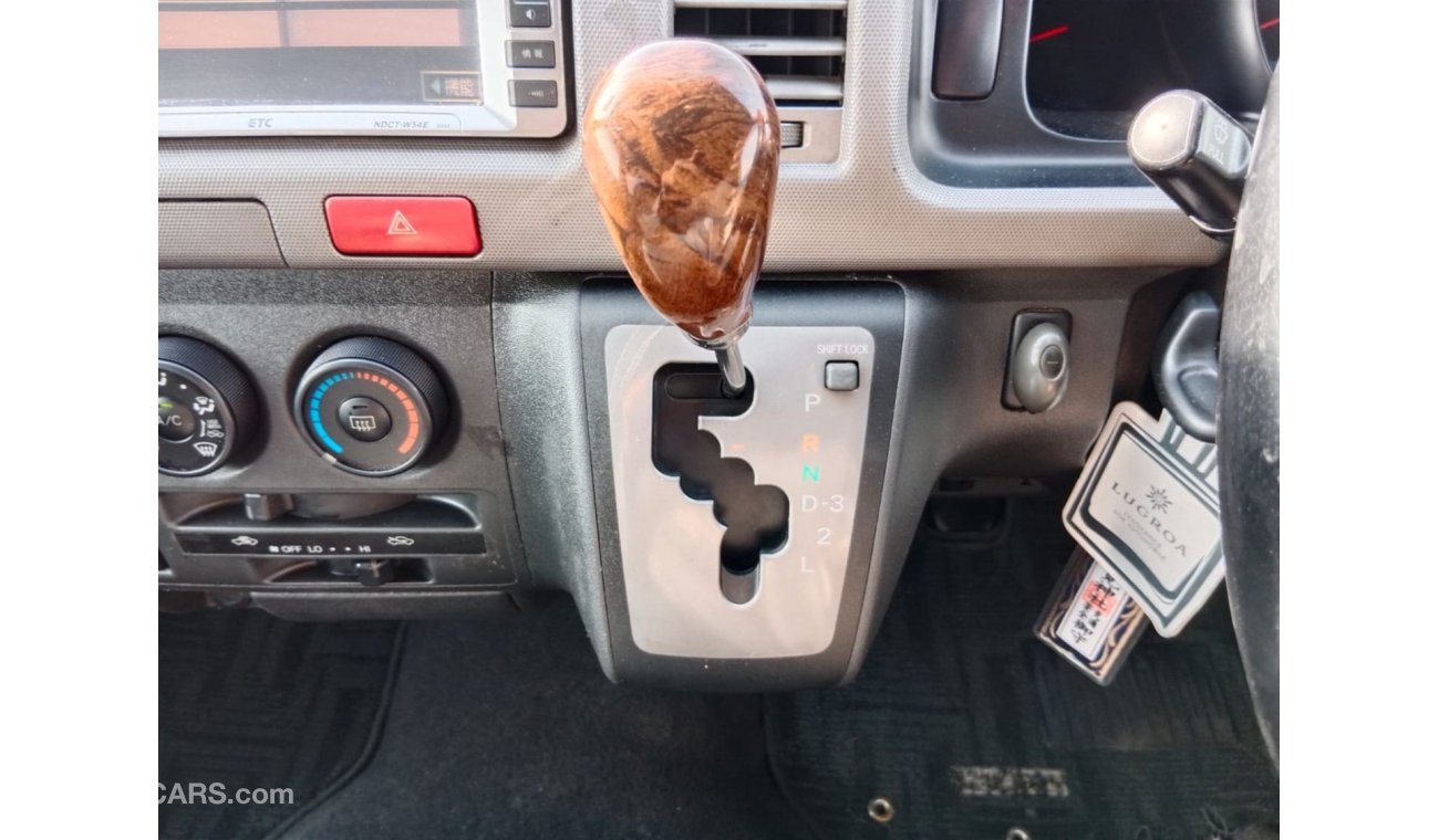 تويوتا هاياس TOYOTA HIACE VAN RIGHT HAND DRIVE (PM1611)