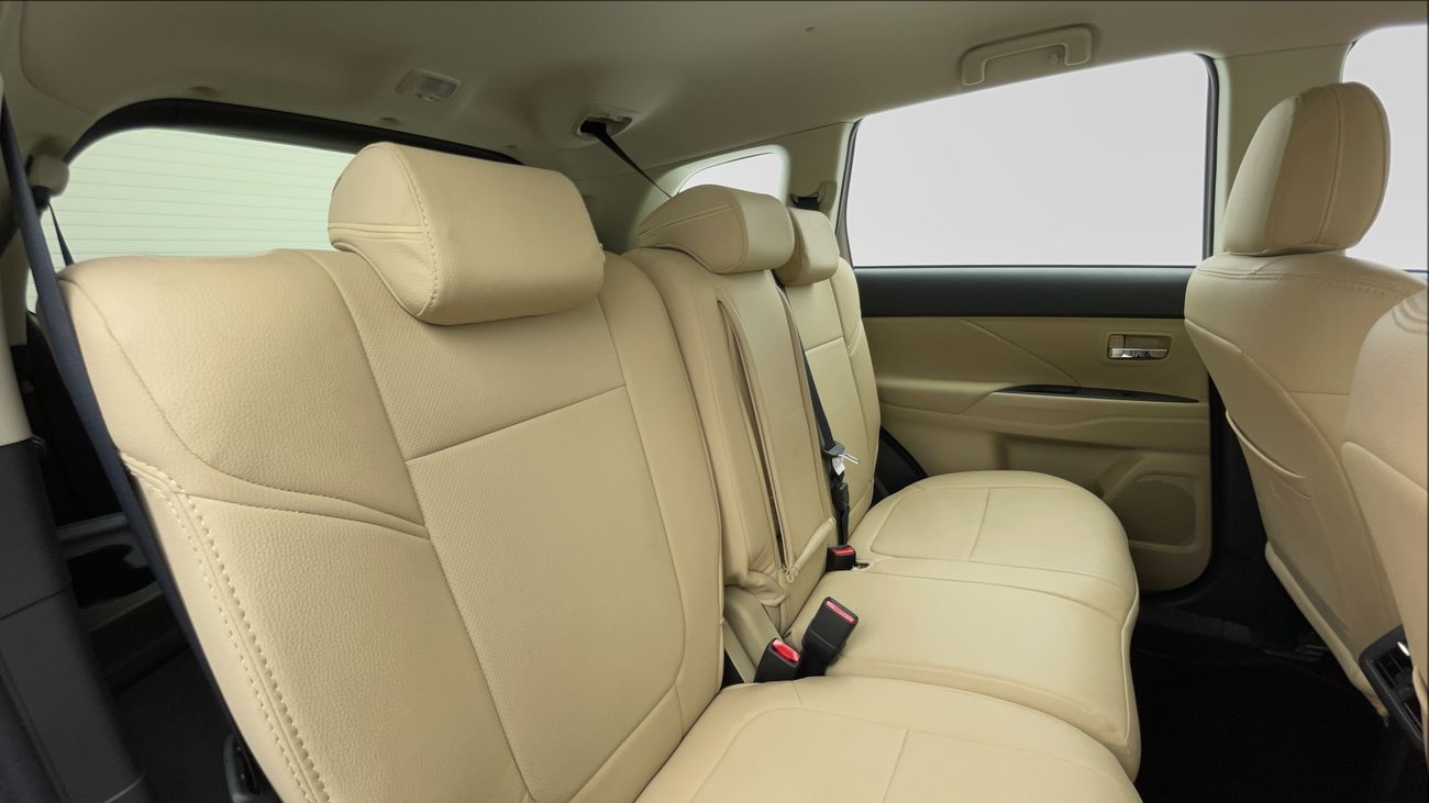 ميتسوبيشي آوتلاندر GLS MID 3 | بدون دفعة مقدمة | اختبار قيادة مجاني للمنزل