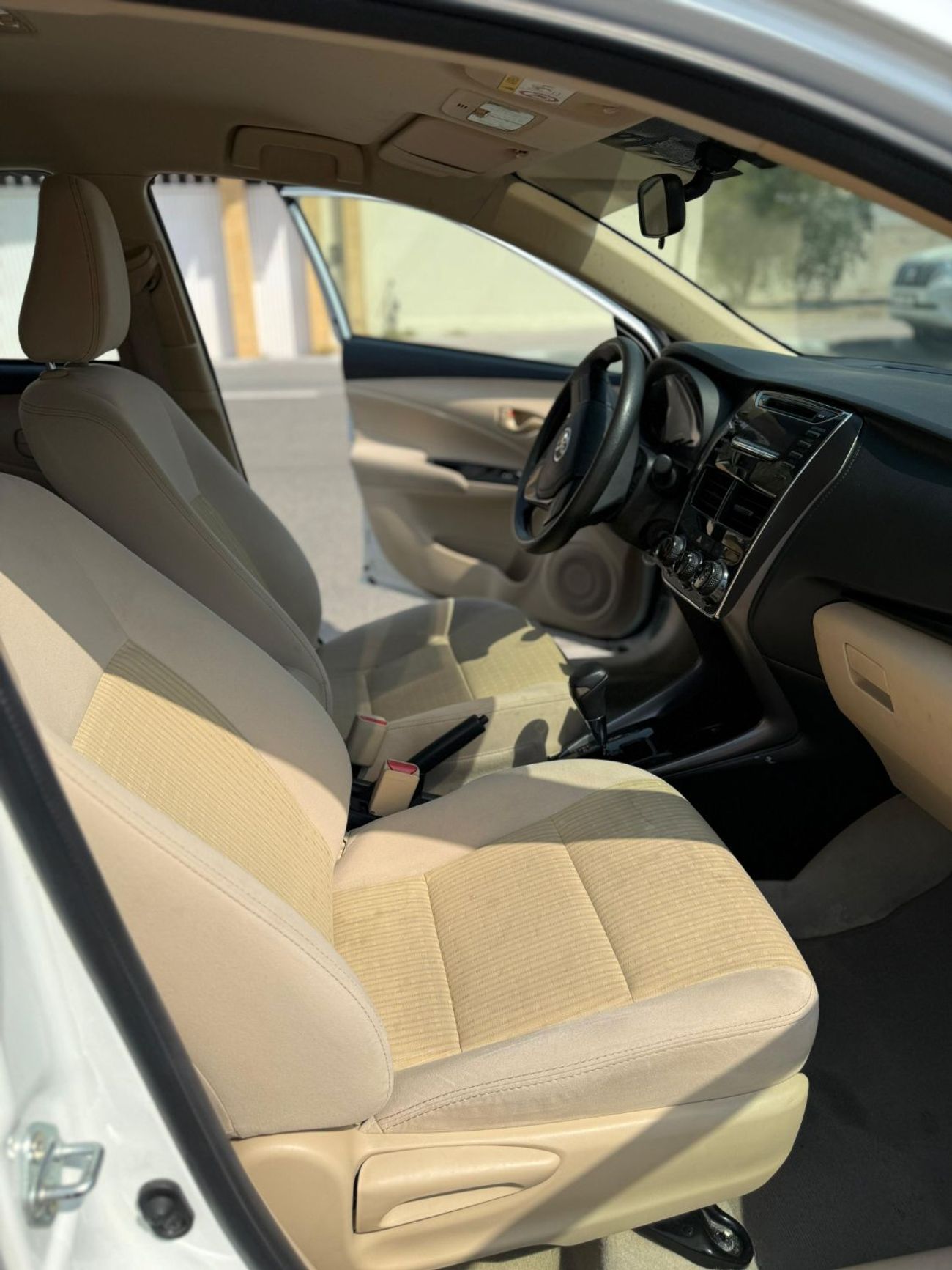 تويوتا يارس 1.5L PETROL AUTOMATIC TRANSMISSION