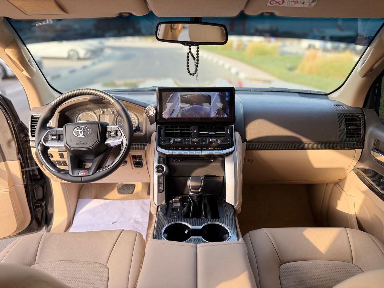 Toyota Land Cruiser Toyota Landcruiser Lc200,2015 grey colour and biegie interior ,Gcc specs LHD petrol engine..8seaters