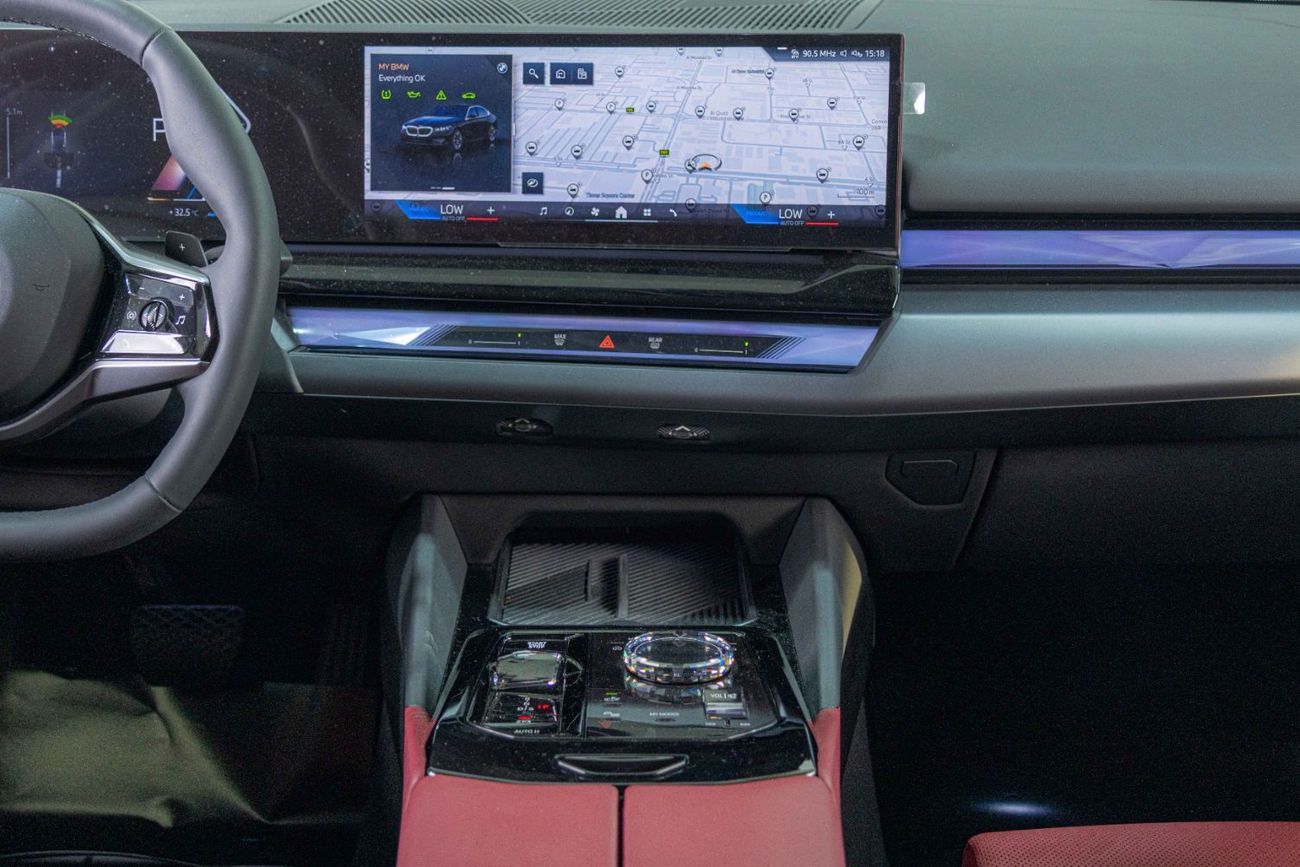 BMW 520i GCC-1 Owner-AGMC Warranty Service Package Until 2030-Burgendy Red Premium Interior