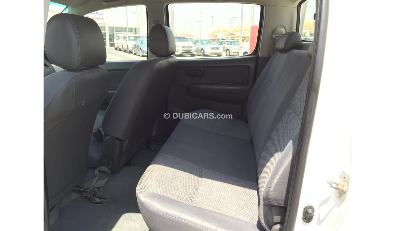 Toyota Hilux 4X4 DOUBLE CABIN FULL OPTION