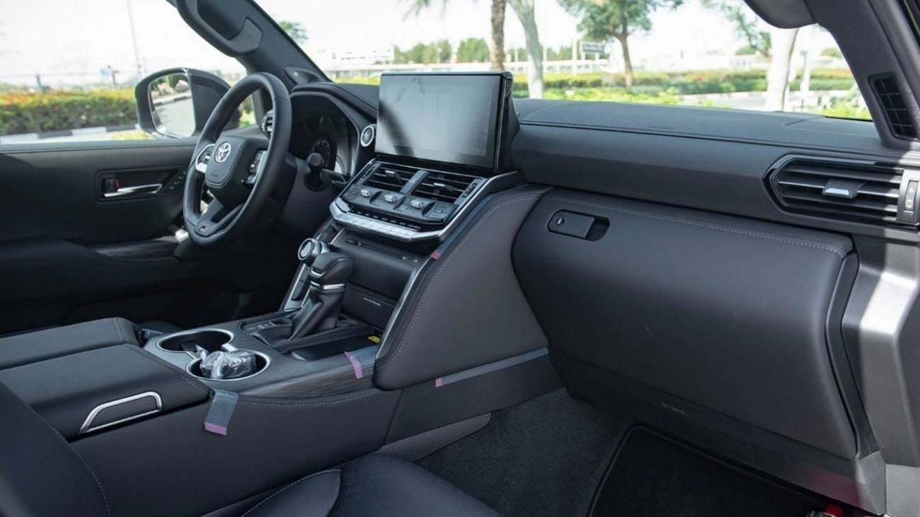 تويوتا لاند كروزر Land cruiser GR sport 3.5L petrol twin turbo 2023