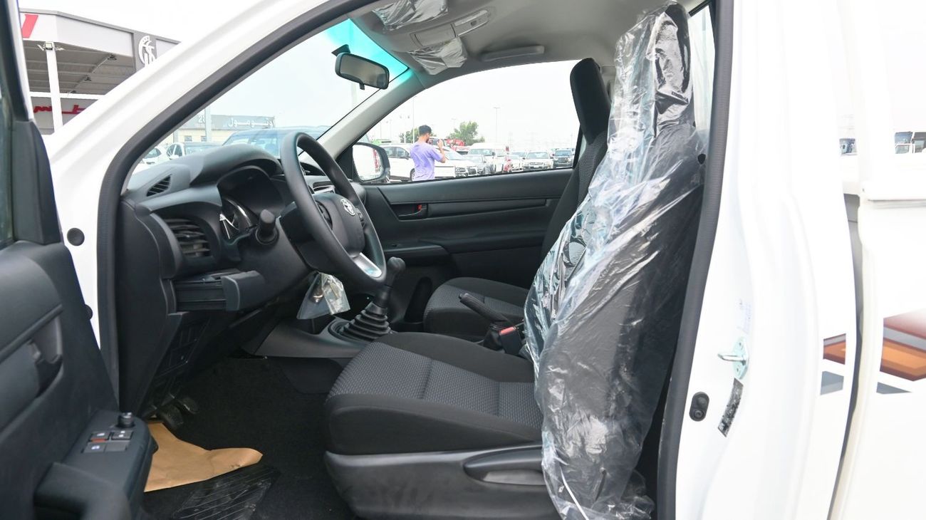 تويوتا هيلوكس Toyota Hilux 2024 Single Cab 2.4L Diesel Transmission Manual 5 Cargo Hooks White outside Black insid