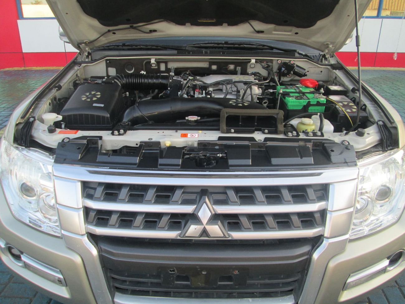Mitsubishi Pajero GLS Mid 3.5L (189 HP) (7 Seater)