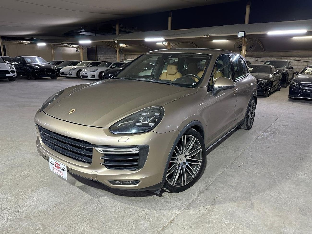 بورش كايان Turbo 4.8L (520 HP) 2015 | LED PDLS HEADLIGHTS | 21 INCH ALLOY WHEELS | PANORAMIC ROOF | FULLY LOADE