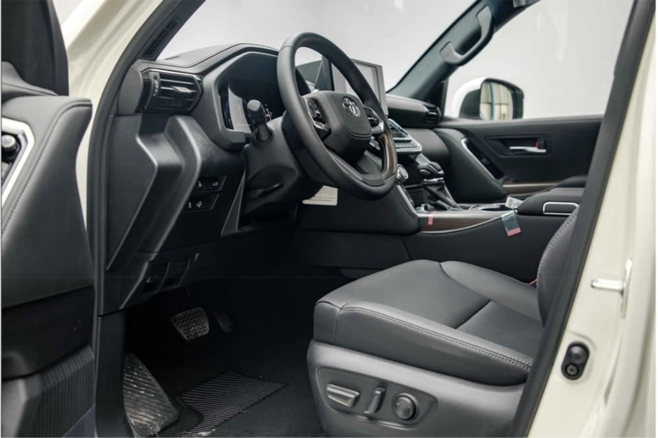 تويوتا لاند كروزر Toyota Land Cruiser GXR is a 7-seater, 4WD SUV with a 4.0L