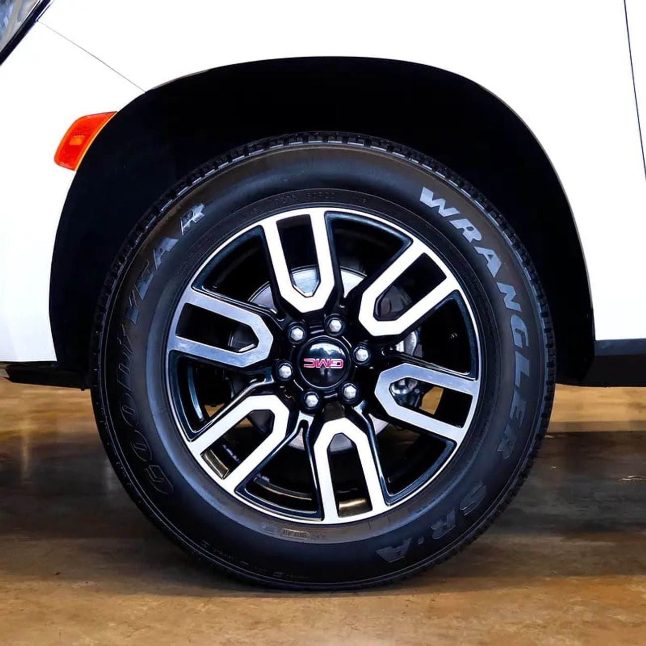 GMC Yukon AT4 5.3L 2,874 p.m • 0% Downpayment • AT4 • 1 Year Warranty