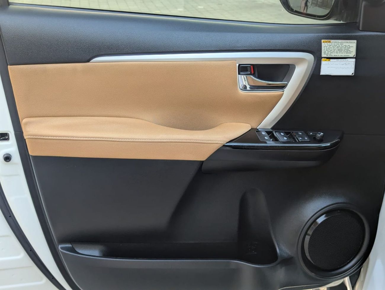 تويوتا فورتونر Toyota Fortuner 2016 LHD petrol engine 2.7 Gcc specs white