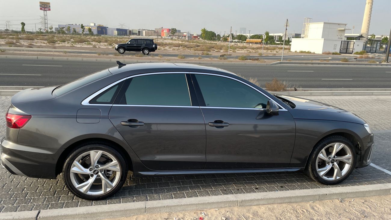 Audi A4 40 TFSI, S-Line, 2.0L Turbo