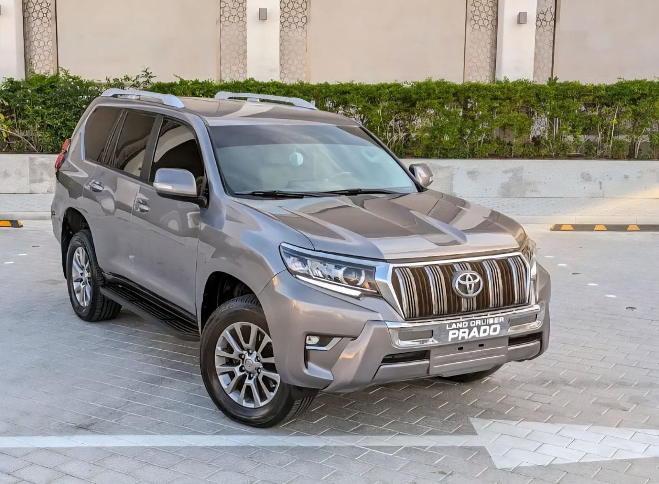 تويوتا برادو TXL LHD 4.0L V6 1GR petrol engine Automatic Gear 4WD 7 Seats 5 Doors