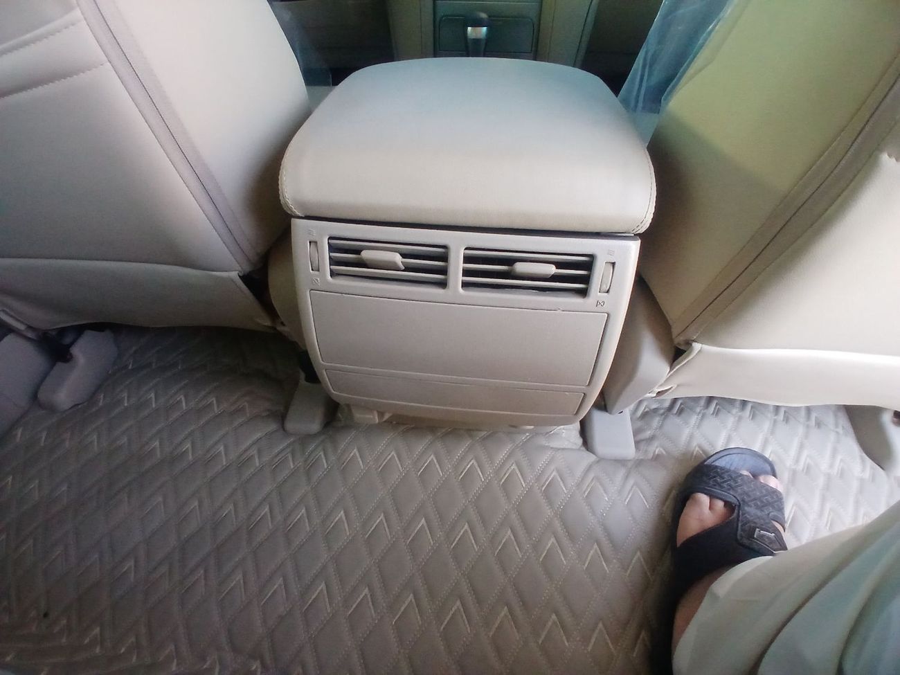 تويوتا لاند كروزر Toyota landcruise 2019Model 4.0 v6 petrol Engine Colour Black push start Transmission Automatic Inte