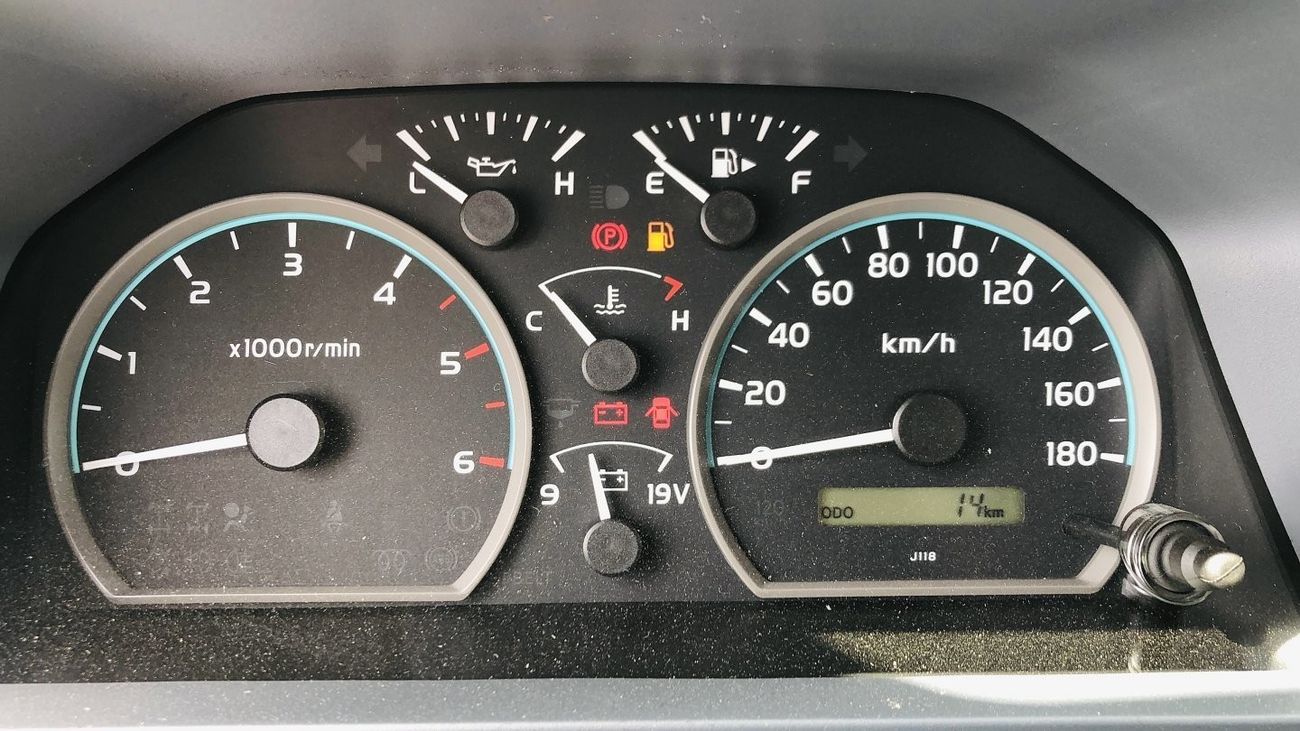 تويوتا لاند كروزر 70 4.2L DIESEL 6-CYLINDER  5-DOORS 2023