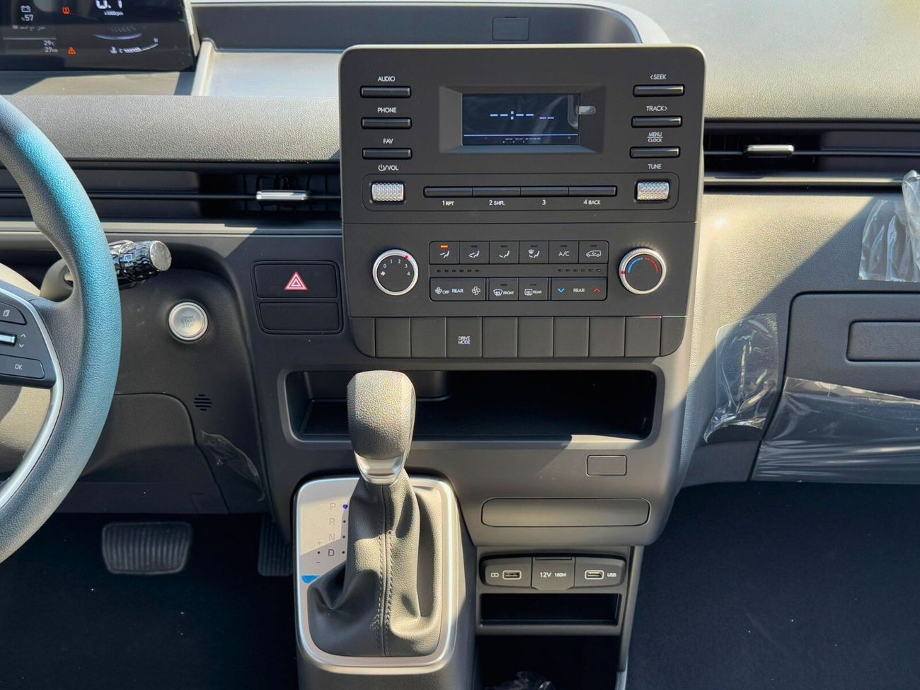 هيونداي ستاريا 3.5L V6  PETROL A/T / PUSH START / BASIC "9" SEATER / 2024 MY