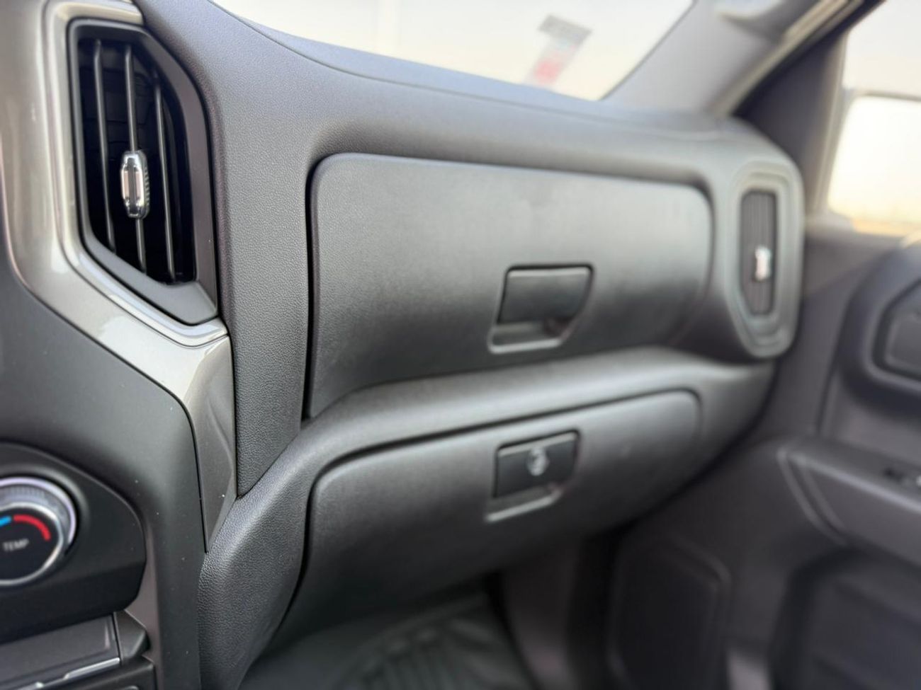 Chevrolet Silverado 1500 RST 1500 REG/CAB TRAILBOSS CLOTH 5.3 V8 RST 5.3 V8 GCC SPECS