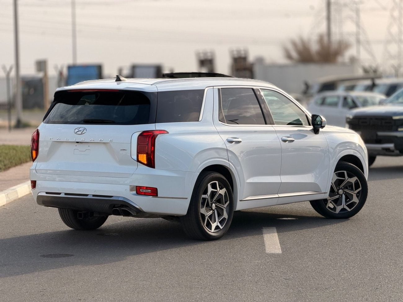 Hyundai Palisade Calligraphy 3.8L / panoramic, 360 camera // head up display full option