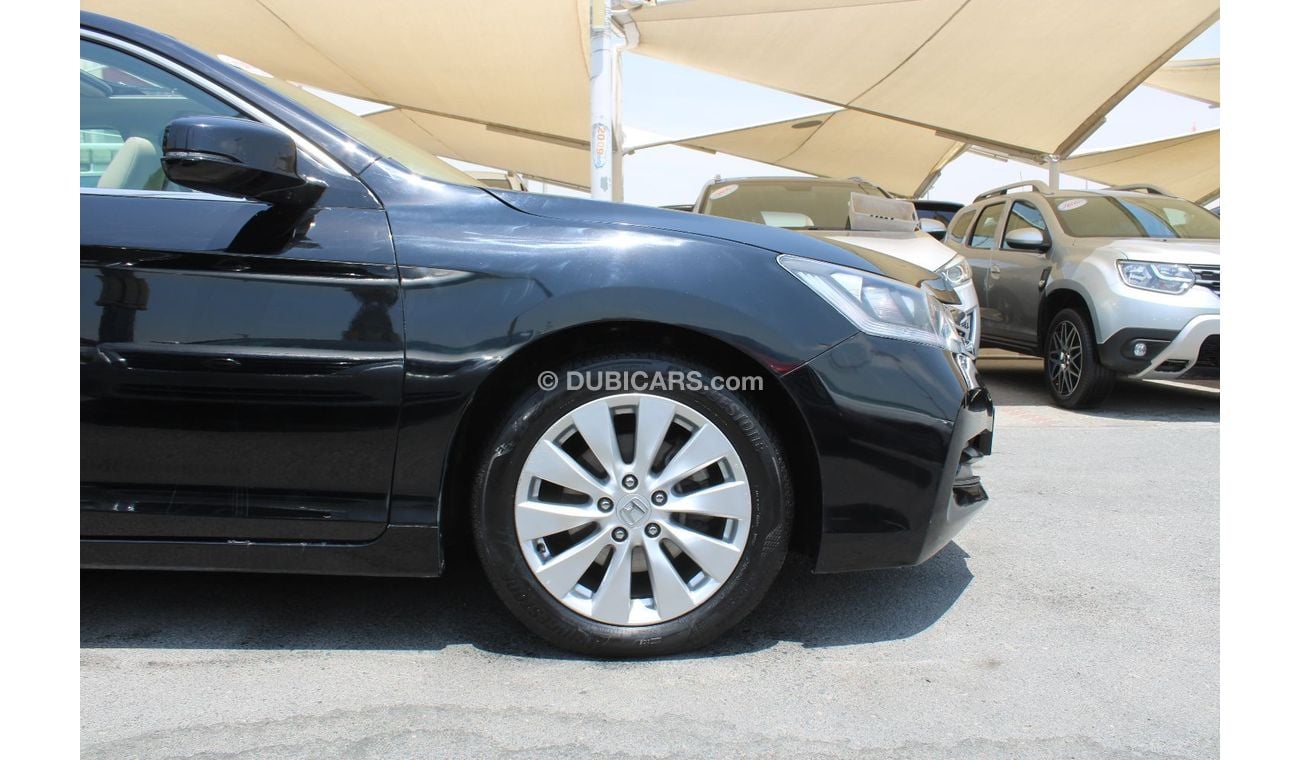 Honda Accord DX ACCIDENTS FREE - GCC - FULL OPTION - V4 - CAR IS IN PERFECT CONDITION INSIDE OUT