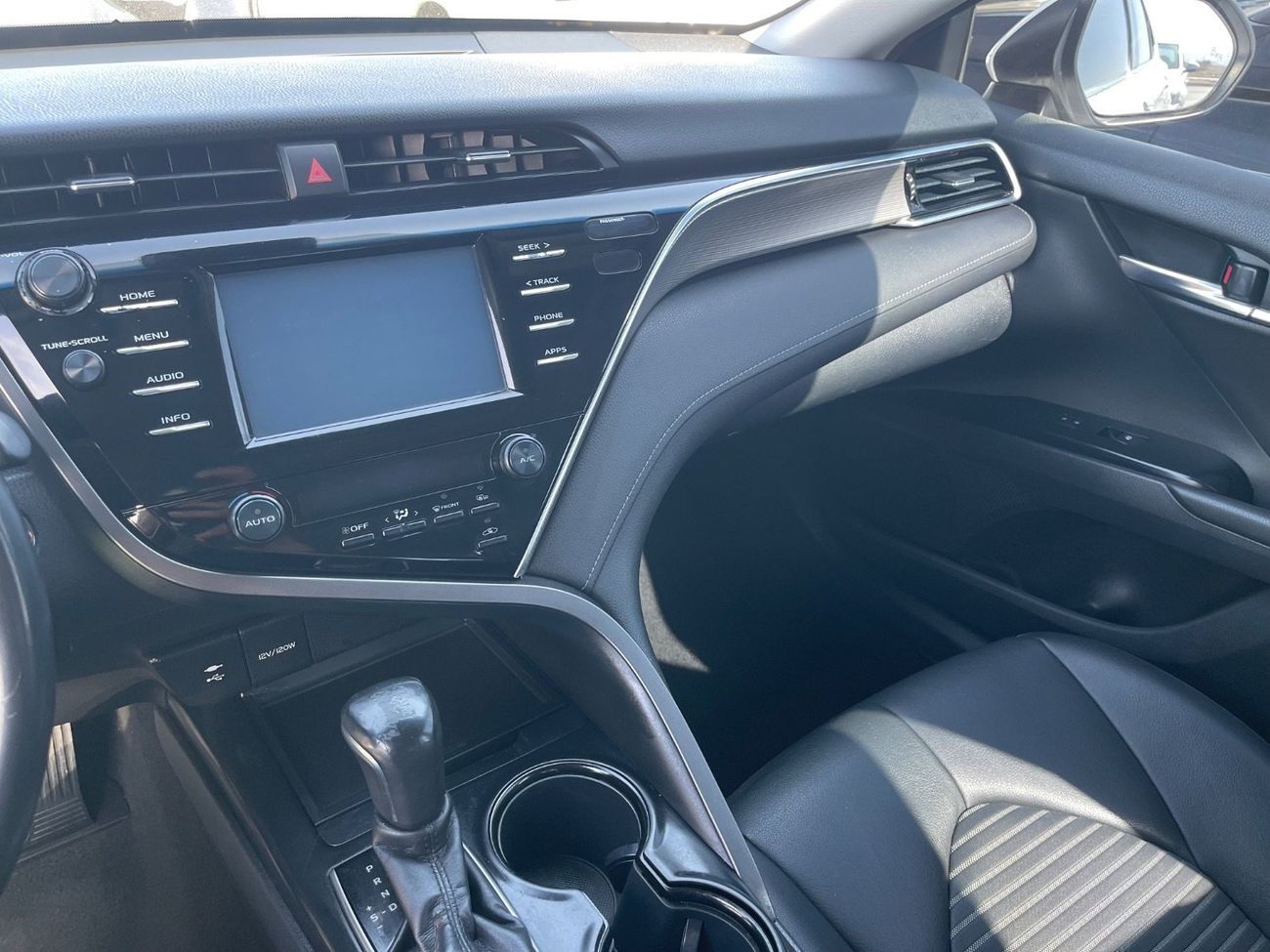 تويوتا كامري SE 2.5L (204 HP)