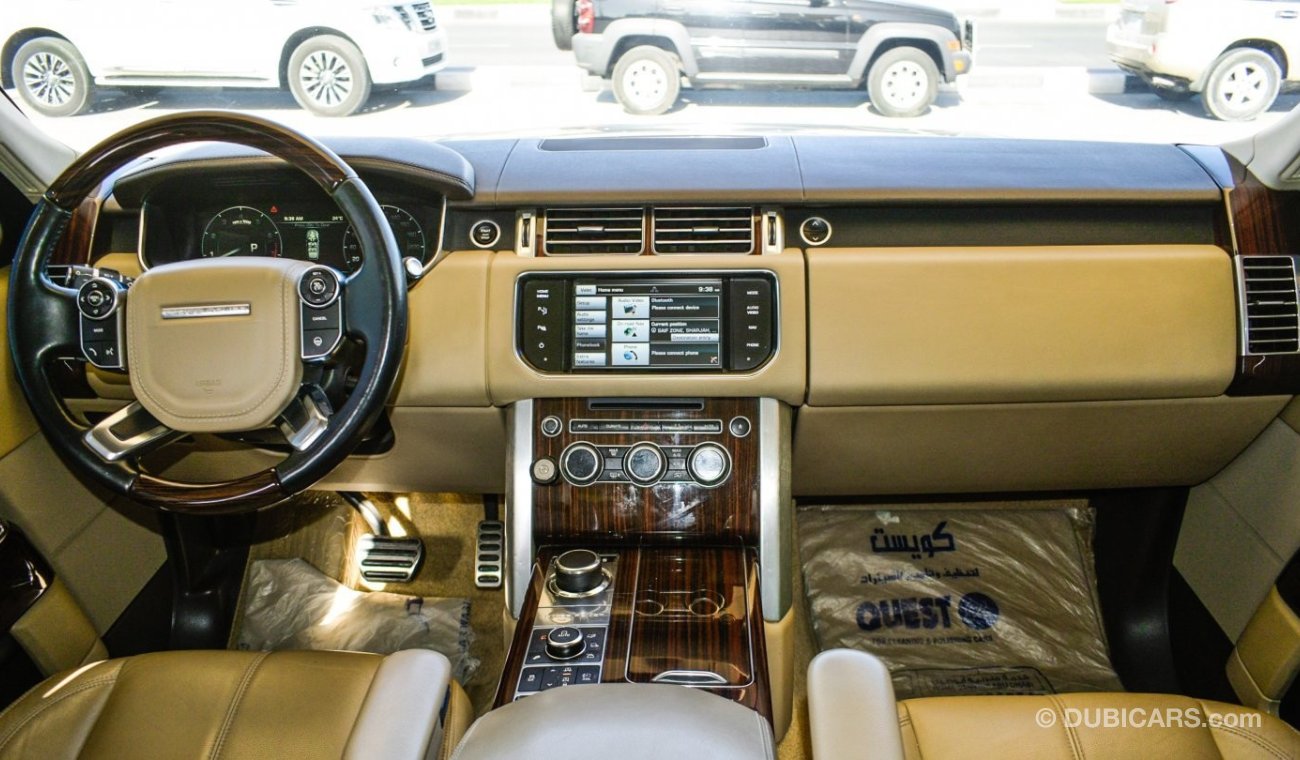 Land Rover Range Rover Vogue With Vogue SE Supercharged Badge