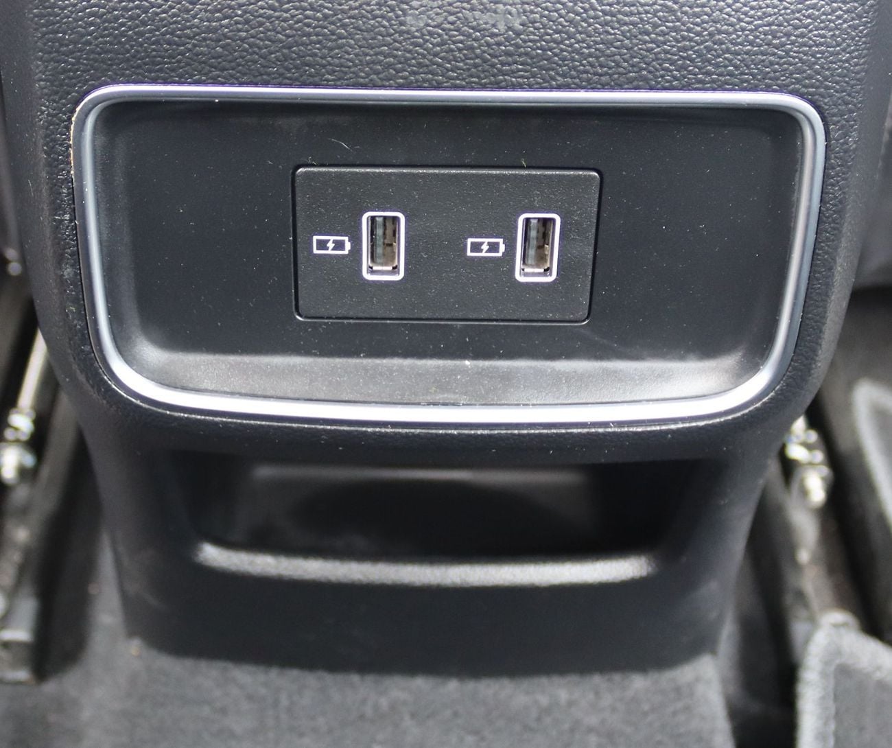 أم جي 5 ام جى 5 - 2024- خليجى - فل أوبشن - بمحرك 1.5- تشيكات وكاله - بحاله ممتازه من الداخل والخارج